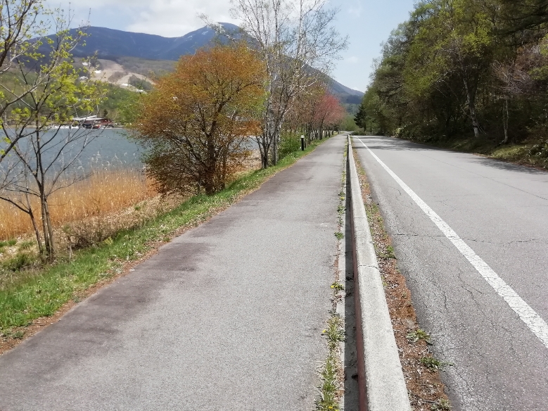 女神湖湖畔道路